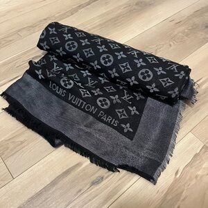 Louis Vuitton Paris wrap scarf shawl stole LV monogram